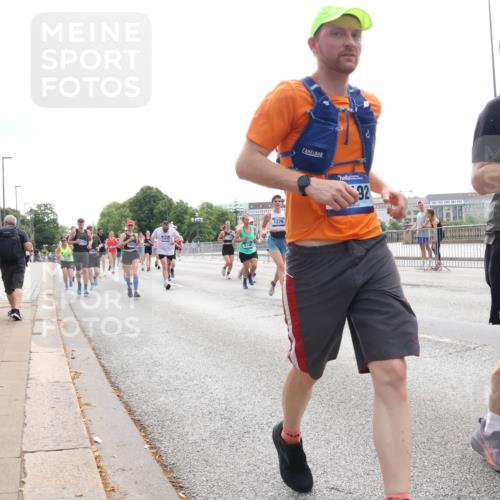 29.06.2025 - hella hamburg halbmarathon Lena Gebhardt http://msf.ph/oto/8313514 29.06.2025 10:37:21 Lombardsbrücke 5146, 1276, 92, 17388, 00, 1022, 1253, 1276, 1337, 1339, 1488, 1490, 1597, 1819, 1952, 1954, 2016, 2031, 2072, 2104, 2272, 2480, 2486, 2640, 3127, 3165, 3633, 3714, 4097, 4347, 4733, 5146, 5171, 5186, 5224, 5538, 5560, 5640, 5786, 5790, 5940, 6172, 6359, 6584, 6804, 6821, 6955, 7085, 7124, 7202, 7235, 7544, 7707, 7777, 7823, 8007, 8257, 8258, 8315, 8758, 8811, 8843, 9054, 9055, 9524, 10506, 12123, 12472, 12824, 16680 meine-sportfotos.de