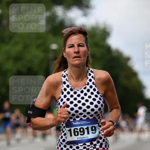 29.06.2025 - hella hamburg halbmarathon Dr. Thomas Lammeyer http://msf.ph/oto/8313518 29.06.2025 10:38:40 Kennedybrücke 1025, 1705, 2376, 2510, 2511, 2751, 2801, 3145, 3420, 3829, 4479, 4540, 4942, 5609, 6034, 6105, 6109, 6718, 6727, 6843, 7324, 7329, 7644, 8021, 8202, 8589, 8965, 9379, 9448, 9514, 10674, 11122, 11245, 11432 meine-sportfotos.de