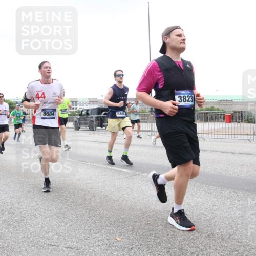 29.06.2025 - hella hamburg halbmarathon Lena Gebhardt http://msf.ph/oto/8313532 29.06.2025 10:47:03 Lombardsbrücke 13756, 13757, 44, 360, 8684, 8486, 3823, 9092, 1073, 1185, 1286, 1363, 1371, 1375, 1463, 1593, 1607, 1704, 1720, 1961, 1999, 2162, 2211, 2320, 2327, 2537, 2555, 2556, 2665, 2981, 3277, 3406, 3407, 3734, 3823, 4184, 4202, 4239, 4296, 4342, 4483, 4604, 4806, 4895, 5111, 5114, 5700, 5796, 5953, 6485, 6496, 6740, 6879, 7073, 7412, 7430, 7431, 7630, 7631, 7827, 8105, 8131, 8477, 8486, 8553, 8684, 8706, 8915, 8967, 9691, 14261, 16882, 16987 meine-sportfotos.de