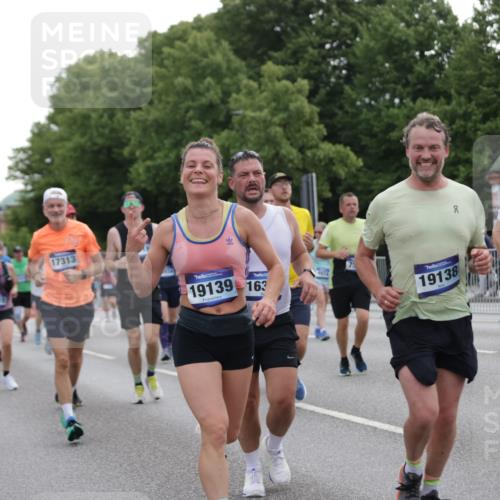29.06.2025 - hella hamburg halbmarathon Jannik Wohlers http://msf.ph/oto/8313533 29.06.2025 10:38:42 Lombardsbrücke 1451, 1760, 2524, 2534, 2571, 2574, 2893, 2998, 3307, 3745, 4257, 4320, 4410, 4523, 4659, 6062, 6112, 6611, 7341, 7506, 7589, 7815, 8243, 8457, 8783, 9420, 9446, 9974, 9977, 10001, 10072, 10315, 10516, 10696, 11201, 12090, 12092, 12410, 12745, 13060, 13922, 14856, 14956, 15262, 15765, 16335, 16388, 16841, 16883, 17313, 17368 meine-sportfotos.de