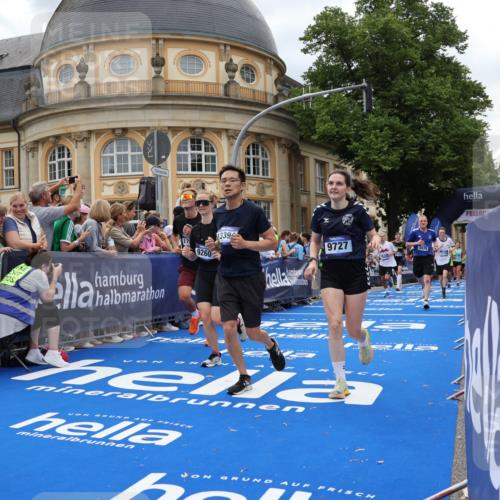29.06.2025 - hella hamburg halbmarathon Strokosch-Dieckow http://msf.ph/oto/8313534 29.06.2025 10:57:27 Ziel 2236, 2652, 3435, 4502, 5015, 5134, 5457, 5458, 5728, 5926, 6272, 6281, 6302, 8393, 9727, 12144, 13245, 13394, 13664, 15695, 16093, 16830, 17160, 17758, 17828 meine-sportfotos.de