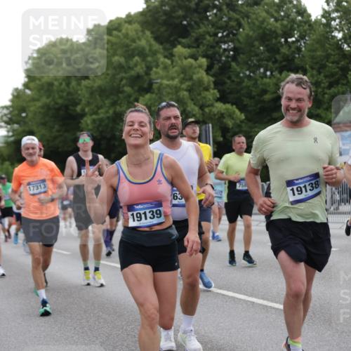 29.06.2025 - hella hamburg halbmarathon Jannik Wohlers http://msf.ph/oto/8313583 29.06.2025 10:38:42 Lombardsbrücke 1451, 1760, 2524, 2534, 2571, 2574, 2893, 2998, 3307, 3745, 4257, 4320, 4410, 4523, 4659, 6062, 6112, 6611, 7341, 7506, 7589, 7815, 8243, 8457, 8783, 9420, 9446, 9974, 9977, 10001, 10072, 10315, 10516, 10696, 11201, 12090, 12092, 12410, 12745, 13060, 13922, 14856, 14956, 15262, 15765, 16335, 16388, 16841, 16883, 17313, 17368 meine-sportfotos.de