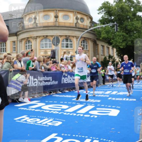 29.06.2025 - hella hamburg halbmarathon Strokosch-Dieckow http://msf.ph/oto/8313606 29.06.2025 10:57:28 Ziel 1239, 2236, 2652, 3435, 4502, 5015, 5134, 5457, 5458, 5728, 5926, 6272, 6281, 6302, 8393, 9727, 12144, 13245, 13394, 14571, 15695, 16093, 16830, 17160, 17758, 17828 meine-sportfotos.de