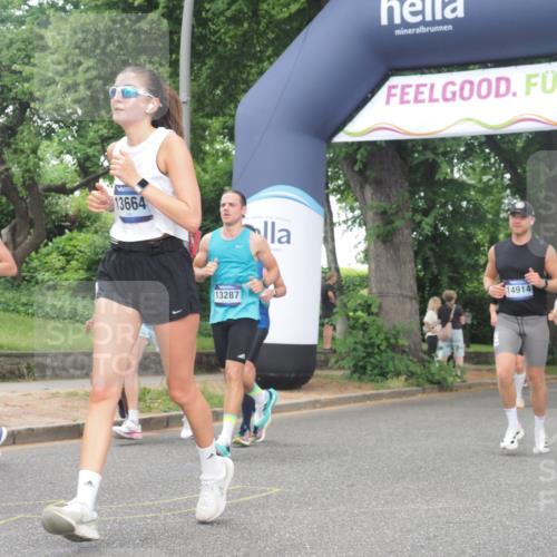 29.06.2025 - hella hamburg halbmarathon KatJ http://msf.ph/oto/8313620 29.06.2025 10:44:58 Zwischen KM18-KM19 1595, 2282, 2806, 2907, 3251, 4088, 5277, 5341, 6104, 6302, 7856 meine-sportfotos.de