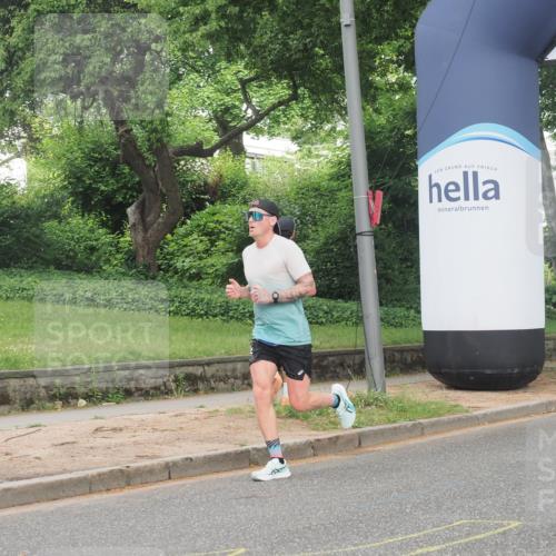 29.06.2025 - hella hamburg halbmarathon KatJ http://msf.ph/oto/8313667 29.06.2025 10:15:37 Zwischen KM18-KM19 1271 meine-sportfotos.de