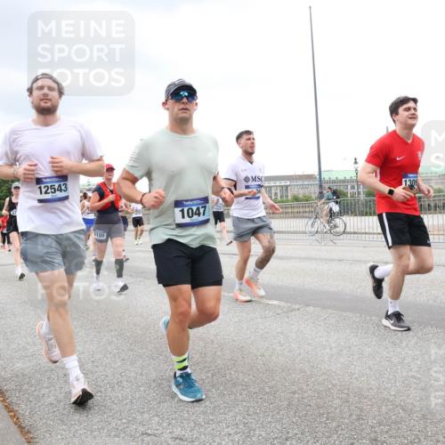 29.06.2025 - hella hamburg halbmarathon Lena Gebhardt http://msf.ph/oto/8313684 29.06.2025 10:56:40 Lombardsbrücke 12543, 8108, 1047, 1309, 1047, 1113, 1207, 2143, 2307, 2887, 2915, 2932, 2991, 3257, 3348, 3387, 3418, 3438, 3516, 3517, 3520, 3614, 3675, 3676, 3953, 3987, 4083, 4094, 4118, 4773, 5237, 5438, 5589, 5693, 5757, 5911, 5944, 6284, 6348, 6349, 6690, 7025, 7028, 7090, 7307, 7381, 7416, 7417, 7711, 8108, 8150, 8197, 8517, 8606, 8766, 8939, 8943, 9172, 9210, 9383, 9606, 9910, 9948, 9953, 10555, 10569, 10571, 10740, 10784 meine-sportfotos.de