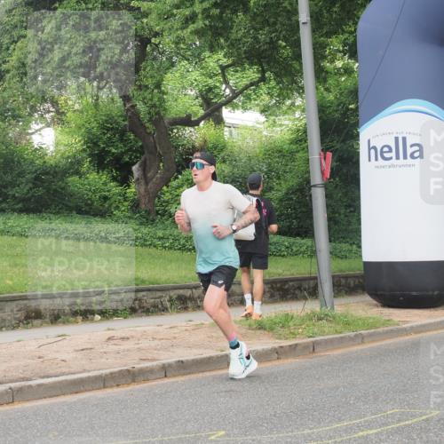 29.06.2025 - hella hamburg halbmarathon KatJ http://msf.ph/oto/8313702 29.06.2025 10:15:37 Zwischen KM18-KM19 1271 meine-sportfotos.de
