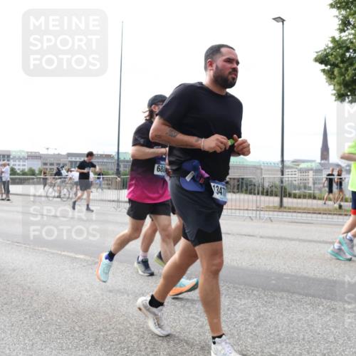 29.06.2025 - hella hamburg halbmarathon Lena Gebhardt http://msf.ph/oto/8313719 29.06.2025 10:22:11 Lombardsbrücke 1615, 688, 1347, 1003, 1158, 1187, 1191, 1250, 1294, 1419, 1598, 1668, 1958, 1963, 2009, 2022, 2063, 2172, 2315, 2351, 2353, 2514, 2529, 2744, 3050, 3108, 3172, 3457, 3458, 3606, 3768, 3910, 3946, 3995, 4046, 4113, 4114, 4131, 4289, 4366, 4556, 4559, 4829, 4970, 5079, 5641, 5838, 6030, 6048, 6049, 6303, 6307, 6347, 6475, 6676, 6805, 6820, 6881, 6977, 7075, 7162, 7672, 7794, 8431, 8511, 8715, 8855, 8860, 8884, 8954, 8959, 9002, 9062 meine-sportfotos.de