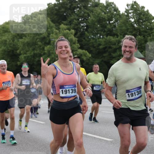 29.06.2025 - hella hamburg halbmarathon Jannik Wohlers http://msf.ph/oto/8313753 29.06.2025 10:38:43 Lombardsbrücke 1760, 2524, 2534, 2571, 2574, 2893, 2998, 3307, 3745, 4410, 4523, 4659, 6062, 6112, 6611, 7341, 7506, 7589, 7815, 8243, 8457, 8783, 9420, 9446, 9974, 9977, 10001, 10072, 10315, 10516, 10696, 11201, 12090, 12092, 12410, 12745, 13060, 13922, 14856, 14871, 14956, 15262, 15765, 16335, 16388, 16841, 16883, 17313, 17368, 17536 meine-sportfotos.de