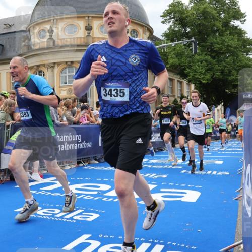 29.06.2025 - hella hamburg halbmarathon Strokosch-Dieckow http://msf.ph/oto/8313767 29.06.2025 10:57:29 Ziel 1239, 2236, 2652, 3435, 4502, 5015, 5134, 5457, 5458, 5728, 6281, 6302, 8393, 9727, 12144, 13245, 13394, 14571, 14951, 15695, 16093, 16830, 17160, 17758, 17769, 17828 meine-sportfotos.de