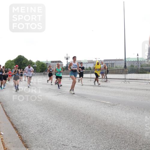 29.06.2025 - hella hamburg halbmarathon Lena Gebhardt http://msf.ph/oto/8313804 29.06.2025 10:37:22 Lombardsbrücke 16831, 5146, 1276, 1022, 1253, 1276, 1337, 1339, 1488, 1490, 1597, 1819, 1954, 2016, 2031, 2072, 2104, 2199, 2272, 2480, 2486, 2640, 3127, 3165, 3633, 3714, 4097, 4347, 4733, 5146, 5171, 5186, 5224, 5538, 5560, 5640, 5786, 5790, 5940, 6172, 6584, 6804, 6821, 6955, 7085, 7124, 7202, 7235, 7544, 7707, 7777, 7823, 8007, 8257, 8258, 8315, 8758, 8811, 8843, 9054, 9055, 9524, 10506, 12123, 12472, 12824, 16680 meine-sportfotos.de