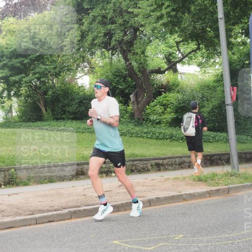 29.06.2025 - hella hamburg halbmarathon KatJ http://msf.ph/oto/8313830 29.06.2025 10:15:38 Zwischen KM18-KM19 1271 meine-sportfotos.de
