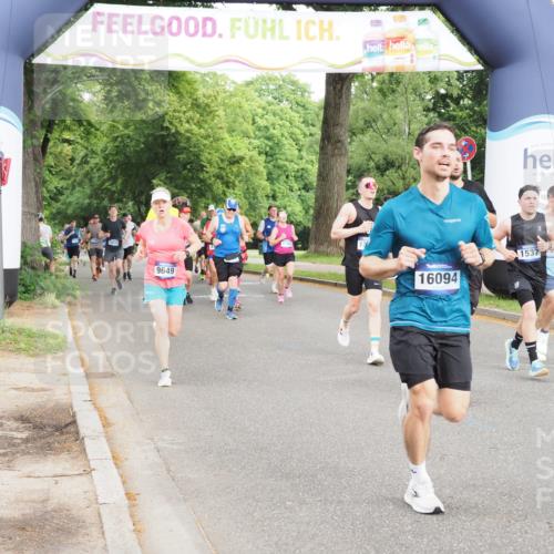 29.06.2025 - hella hamburg halbmarathon MichiJ http://msf.ph/oto/8313832 29.06.2025 10:36:26 Zwischen KM18-KM19 1163, 1176, 1537, 1914, 2516, 3976, 4183, 5024, 5421, 5460, 6377, 6389, 6923, 8889, 9649, 11779, 14383, 15519, 15917, 16094, 16269, 17905, 18815, 18873, 18974 meine-sportfotos.de