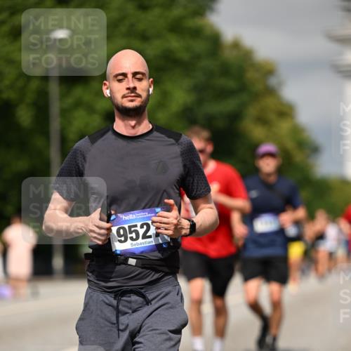 29.06.2025 - hella hamburg halbmarathon Dr. Thomas Lammeyer http://msf.ph/oto/8313892 29.06.2025 10:17:10 Kennedybrücke 1007, 1328, 1859, 2961, 3218, 3729, 4187, 4554, 4950, 5597, 5598, 6026, 7346, 8115, 8279, 8913, 9128, 9527, 10581 meine-sportfotos.de
