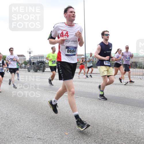 29.06.2025 - hella hamburg halbmarathon Lena Gebhardt http://msf.ph/oto/8313896 29.06.2025 10:47:04 Lombardsbrücke 556, 13756, 9190, 13757, 59, 9949, 144, 8684, 8486, 105, 10515, 1073, 1185, 1286, 1363, 1371, 1375, 1463, 1523, 1593, 1607, 1704, 1720, 1961, 1999, 2162, 2211, 2320, 2327, 2537, 2555, 2556, 2665, 2981, 3277, 3406, 3407, 3734, 3823, 4184, 4202, 4239, 4296, 4342, 4483, 4604, 4806, 4895, 5111, 5114, 5700, 5796, 5953, 6485, 6496, 6740, 6879, 7073, 7412, 7430, 7431, 7630, 7631, 7827, 8105, 8131, 8477, 8486, 8553, 8684, 8706, 8915, 8967, 9018, 9691, 16882, 16987 meine-sportfotos.de