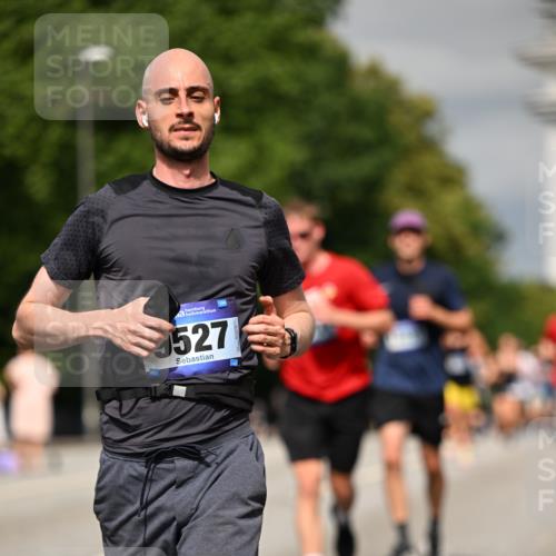 29.06.2025 - hella hamburg halbmarathon Dr. Thomas Lammeyer http://msf.ph/oto/8313927 29.06.2025 10:17:11 Kennedybrücke 1007, 1328, 1859, 2961, 3218, 3729, 4187, 4554, 4950, 5597, 5598, 6026, 7346, 8115, 8279, 8913, 9128, 9527, 10581 meine-sportfotos.de