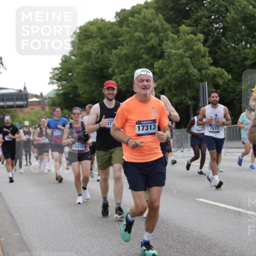 29.06.2025 - hella hamburg halbmarathon Jannik Wohlers http://msf.ph/oto/8313937 29.06.2025 10:38:44 Lombardsbrücke 1760, 2092, 2524, 2534, 2571, 2574, 2843, 2893, 2998, 3727, 3745, 4410, 4523, 4659, 4882, 6062, 6112, 6611, 7341, 7506, 7589, 7815, 8243, 8457, 8783, 9420, 9446, 9974, 9977, 10001, 10072, 10315, 10516, 10696, 11201, 11313, 11533, 12090, 12092, 12391, 12410, 12745, 13060, 13922, 14856, 14871, 14956, 15262, 15765, 16335, 16388, 16841, 16883, 17313, 17368, 17536 meine-sportfotos.de