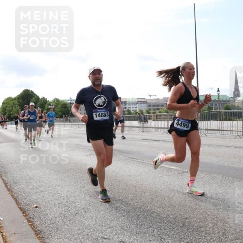 29.06.2025 - hella hamburg halbmarathon Lena Gebhardt http://msf.ph/oto/8313958 29.06.2025 10:12:27 Lombardsbrücke 3262, 14863, 4499, 1062, 1249, 1610, 1785, 1790, 1850, 2531, 2661, 2891, 2963, 2964, 3182, 3248, 3262, 3746, 4453, 4499, 4554, 5150, 5166, 5176, 5597, 5598, 6822, 6871, 6966, 7014, 7474, 7907, 8971, 9253, 9254, 9405, 9705, 10581, 10685, 11509, 11525, 11581, 12456, 13171, 13566, 13816, 14060, 14196, 14313, 14540, 14863, 14868, 14869, 15137, 15369, 16379, 16473, 16826, 16911, 16976, 18178, 18429, 18493, 18655 meine-sportfotos.de