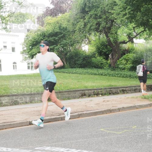 29.06.2025 - hella hamburg halbmarathon KatJ http://msf.ph/oto/8313967 29.06.2025 10:15:38 Zwischen KM18-KM19 1271 meine-sportfotos.de