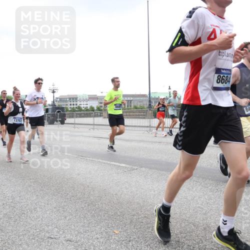 29.06.2025 - hella hamburg halbmarathon Lena Gebhardt http://msf.ph/oto/8313970 29.06.2025 10:47:04 Lombardsbrücke 2556, 13756, 13757, 9949, 8684, 848, 1073, 1185, 1286, 1363, 1371, 1375, 1463, 1523, 1593, 1607, 1704, 1720, 1961, 1999, 2162, 2211, 2320, 2327, 2537, 2555, 2556, 2665, 2981, 3277, 3406, 3407, 3734, 3823, 4184, 4202, 4239, 4296, 4342, 4483, 4604, 4806, 4895, 5111, 5114, 5700, 5796, 5953, 6485, 6496, 6740, 6879, 7073, 7412, 7430, 7431, 7630, 7631, 7827, 8105, 8131, 8477, 8486, 8553, 8684, 8706, 8915, 8967, 9018, 9691, 16882, 16987 meine-sportfotos.de