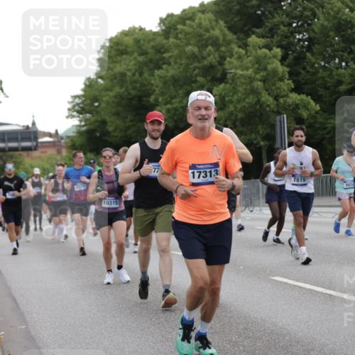 29.06.2025 - hella hamburg halbmarathon Jannik Wohlers http://msf.ph/oto/8313993 29.06.2025 10:38:44 Lombardsbrücke 1760, 2092, 2524, 2534, 2571, 2574, 2843, 2893, 2998, 3727, 3745, 4410, 4523, 4659, 4882, 6062, 6112, 6611, 7341, 7506, 7589, 7815, 8243, 8457, 8783, 9420, 9446, 9974, 9977, 10001, 10072, 10315, 10516, 10696, 11201, 11313, 11533, 12090, 12092, 12391, 12410, 12745, 13060, 13922, 14856, 14871, 14956, 15262, 15765, 16335, 16388, 16841, 16883, 17313, 17368, 17536 meine-sportfotos.de