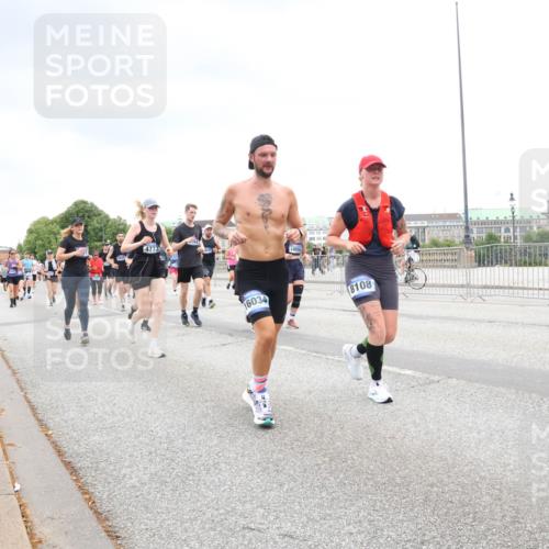 29.06.2025 - hella hamburg halbmarathon Lena Gebhardt http://msf.ph/oto/8314006 29.06.2025 10:56:41 Lombardsbrücke 4773, 16034, 8108, 1047, 1113, 1207, 2143, 2307, 2887, 2915, 2932, 2991, 3257, 3348, 3387, 3418, 3438, 3516, 3517, 3520, 3614, 3675, 3676, 3953, 3987, 4083, 4094, 4118, 4773, 5237, 5438, 5589, 5693, 5757, 5911, 5944, 6284, 6348, 6349, 6690, 7025, 7028, 7090, 7307, 7381, 7416, 7417, 7711, 8108, 8150, 8197, 8517, 8606, 8766, 8939, 8943, 9172, 9210, 9383, 9910, 9948, 9953, 10555, 10569, 10571, 10740, 10784 meine-sportfotos.de