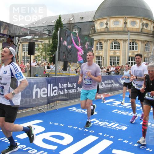 29.06.2025 - hella hamburg halbmarathon Michael Strokosch http://msf.ph/oto/8314013 29.06.2025 10:58:58 Ziel 2159, 3859, 4632, 4833, 5885, 6438, 6860, 7223, 8807, 9156, 9353, 10268, 10518, 10788, 10915, 12734, 12735, 13654, 14673, 17531, 17810, 17931, 18180, 18833, 19002, 19003 meine-sportfotos.de