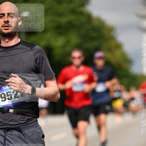 29.06.2025 - hella hamburg halbmarathon Dr. Thomas Lammeyer http://msf.ph/oto/8314030 29.06.2025 10:17:11 Kennedybrücke 1007, 1328, 1859, 2961, 3218, 3729, 4187, 4554, 4950, 5597, 5598, 6026, 7346, 8115, 8279, 8913, 9128, 9527, 10581 meine-sportfotos.de
