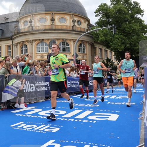 29.06.2025 - hella hamburg halbmarathon Strokosch-Dieckow http://msf.ph/oto/8314040 29.06.2025 10:57:33 Ziel 1239, 2236, 2606, 2652, 3435, 4502, 5015, 5134, 5457, 5458, 5728, 6281, 6302, 8393, 12144, 12774, 13245, 13523, 14571, 14951, 15217, 15220, 15695, 16093, 17758, 17769, 17814, 18388 meine-sportfotos.de