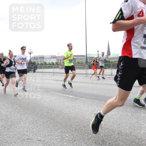 29.06.2025 - hella hamburg halbmarathon Lena Gebhardt http://msf.ph/oto/8314045 29.06.2025 10:47:04 Lombardsbrücke 2556, 13756, 13757, 5953, 9949, 86, 1073, 1185, 1286, 1363, 1371, 1375, 1463, 1523, 1593, 1607, 1704, 1720, 1961, 1999, 2162, 2211, 2320, 2327, 2537, 2555, 2556, 2665, 2981, 3277, 3406, 3407, 3734, 3823, 4184, 4202, 4239, 4296, 4342, 4483, 4604, 4806, 4895, 5111, 5114, 5700, 5796, 5953, 6485, 6496, 6740, 6879, 7073, 7412, 7430, 7431, 7630, 7631, 7827, 8105, 8131, 8477, 8486, 8553, 8684, 8706, 8915, 8967, 9018, 9691, 16882, 16987 meine-sportfotos.de