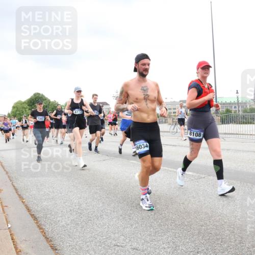 29.06.2025 - hella hamburg halbmarathon Lena Gebhardt http://msf.ph/oto/8314051 29.06.2025 10:56:41 Lombardsbrücke 7307, 4773, 2, 43, 16034, 8108, 1047, 1113, 1207, 2143, 2307, 2887, 2915, 2932, 2991, 3257, 3348, 3387, 3418, 3438, 3516, 3517, 3520, 3614, 3675, 3676, 3953, 3987, 4083, 4094, 4118, 4773, 5237, 5438, 5589, 5693, 5757, 5911, 5944, 6284, 6348, 6349, 6690, 7025, 7028, 7090, 7307, 7381, 7416, 7417, 7711, 8108, 8150, 8197, 8517, 8606, 8766, 8939, 8943, 9172, 9210, 9383, 9910, 9948, 9953, 10555, 10569, 10571, 10740, 10784 meine-sportfotos.de
