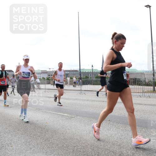 29.06.2025 - hella hamburg halbmarathon Lena Gebhardt http://msf.ph/oto/8314070 29.06.2025 10:22:12 Lombardsbrücke 18661, 17944, 16920, 17416, 1003, 1158, 1187, 1191, 1250, 1294, 1419, 1598, 1958, 1963, 2009, 2022, 2063, 2172, 2315, 2351, 2353, 2514, 2529, 2744, 3050, 3108, 3172, 3457, 3458, 3606, 3768, 3910, 3946, 3995, 4046, 4113, 4114, 4131, 4289, 4366, 4556, 4559, 4829, 4970, 5079, 5641, 5838, 6030, 6048, 6049, 6303, 6307, 6347, 6475, 6676, 6805, 6820, 6881, 6977, 7075, 7097, 7162, 7672, 7794, 8431, 8511, 8715, 8855, 8860, 8884, 8954, 8959, 9002, 9062 meine-sportfotos.de