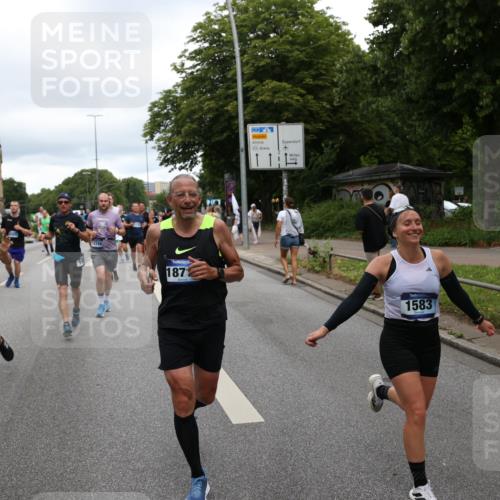 29.06.2025 - hella hamburg halbmarathon Yannick Fuchs http://msf.ph/oto/8314126 29.06.2025 10:50:43 20KM 1485, 1583, 1955, 2034, 2741, 3413, 3435, 3836, 4940, 5033, 5418, 5492, 6399, 6416, 6835, 7716, 8393, 8542, 8652, 8669, 8825, 9488, 9727, 9820, 9884, 9907, 9934, 10133, 10212, 11083, 11212, 11590, 11612, 12014, 12348, 12440, 12523, 12590, 12712, 13394, 13666, 13750, 13863, 14139, 14369, 14408, 14678, 15097, 15145, 15431, 15695, 15712, 15726, 16113, 16257, 16261, 16470, 16634, 16679, 17617, 18208, 18652, 18719, 18899, 19091, 19184 meine-sportfotos.de