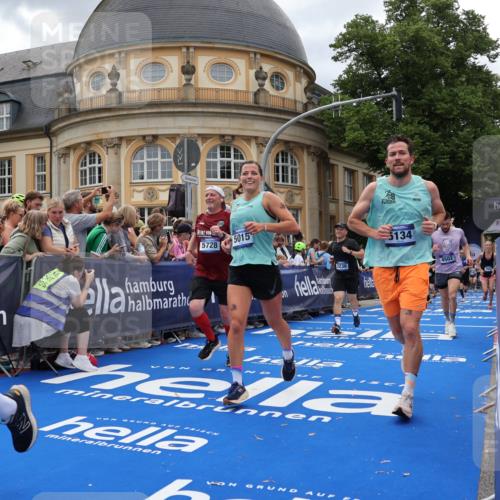 29.06.2025 - hella hamburg halbmarathon Strokosch-Dieckow http://msf.ph/oto/8314130 29.06.2025 10:57:33 Ziel 1239, 2236, 2606, 2652, 3435, 4502, 5015, 5134, 5457, 5458, 5728, 6281, 6302, 8393, 12144, 12774, 13245, 13523, 14571, 14951, 15217, 15220, 15695, 16093, 17758, 17769, 17814, 18388 meine-sportfotos.de