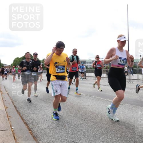 29.06.2025 - hella hamburg halbmarathon Lena Gebhardt http://msf.ph/oto/8314246 29.06.2025 10:22:13 Lombardsbrücke 3768, 18661, 17944, 16920, 3172, 17416, 1003, 1158, 1187, 1191, 1250, 1294, 1419, 1598, 1958, 1963, 2009, 2022, 2063, 2172, 2315, 2351, 2353, 2514, 2529, 2744, 3050, 3108, 3172, 3457, 3458, 3511, 3606, 3768, 3910, 3946, 3995, 4046, 4113, 4114, 4131, 4289, 4366, 4556, 4559, 4829, 4969, 4970, 5079, 5641, 5838, 6030, 6048, 6049, 6303, 6307, 6347, 6475, 6676, 6805, 6820, 6826, 6881, 6977, 7075, 7097, 7162, 7672, 7794, 8431, 8511, 8715, 8855, 8860, 8884, 8954, 8959, 9002, 9062 meine-sportfotos.de