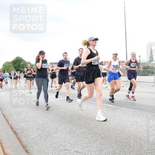 29.06.2025 - hella hamburg halbmarathon Lena Gebhardt http://msf.ph/oto/8314262 29.06.2025 10:56:42 Lombardsbrücke 7307, 2307, 4773, 3436, 10569, 10555, 1047, 1113, 1207, 2143, 2307, 2887, 2915, 2932, 2991, 3257, 3348, 3387, 3418, 3438, 3516, 3517, 3520, 3614, 3675, 3676, 3953, 3987, 4083, 4094, 4118, 4773, 5237, 5438, 5589, 5693, 5757, 5911, 5944, 6284, 6348, 6349, 6690, 7090, 7307, 7381, 7416, 7417, 7711, 8108, 8150, 8197, 8517, 8606, 8766, 8939, 8943, 9172, 9210, 9383, 9910, 9948, 9953, 10555, 10569, 10571, 10740, 10784 meine-sportfotos.de