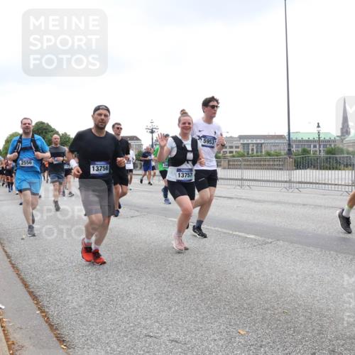 29.06.2025 - hella hamburg halbmarathon Lena Gebhardt http://msf.ph/oto/8314280 29.06.2025 10:47:05 Lombardsbrücke 7412, 2556, 13756, 13757, 5953, 9949, 1073, 1185, 1286, 1363, 1371, 1375, 1463, 1523, 1593, 1607, 1704, 1720, 1961, 1999, 2162, 2211, 2320, 2327, 2537, 2555, 2556, 2665, 2981, 3277, 3406, 3407, 3734, 3823, 4184, 4202, 4239, 4296, 4325, 4342, 4483, 4806, 4895, 5111, 5114, 5700, 5796, 5953, 6485, 6496, 6740, 6879, 6995, 7073, 7412, 7430, 7431, 7630, 7631, 7827, 8105, 8131, 8477, 8486, 8553, 8684, 8706, 8915, 8953, 8967, 9018, 16987 meine-sportfotos.de