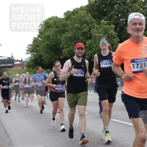 29.06.2025 - hella hamburg halbmarathon Jannik Wohlers http://msf.ph/oto/8314316 29.06.2025 10:38:44 Lombardsbrücke 1760, 2092, 2524, 2534, 2571, 2574, 2843, 2893, 2998, 3727, 3745, 4410, 4523, 4659, 4882, 6062, 6112, 6611, 7341, 7506, 7589, 7815, 8243, 8457, 8783, 9420, 9446, 9974, 9977, 10001, 10072, 10315, 10516, 10696, 11201, 11313, 11533, 12090, 12092, 12391, 12410, 12745, 13060, 13922, 14856, 14871, 14956, 15262, 15765, 16335, 16388, 16841, 16883, 17313, 17368, 17536 meine-sportfotos.de