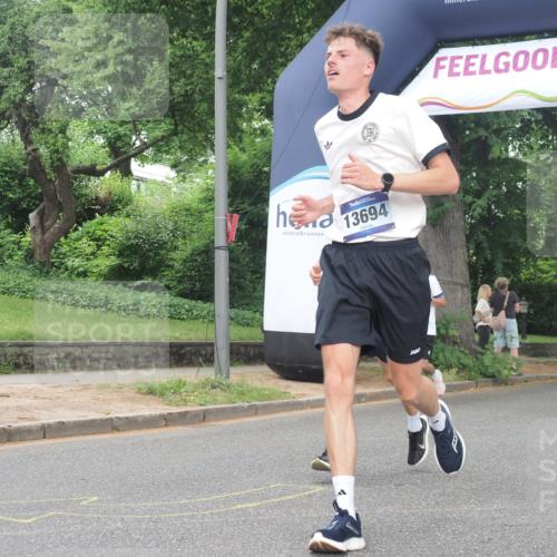29.06.2025 - hella hamburg halbmarathon KatJ http://msf.ph/oto/8314350 29.06.2025 10:45:09 Zwischen KM18-KM19 2606 meine-sportfotos.de