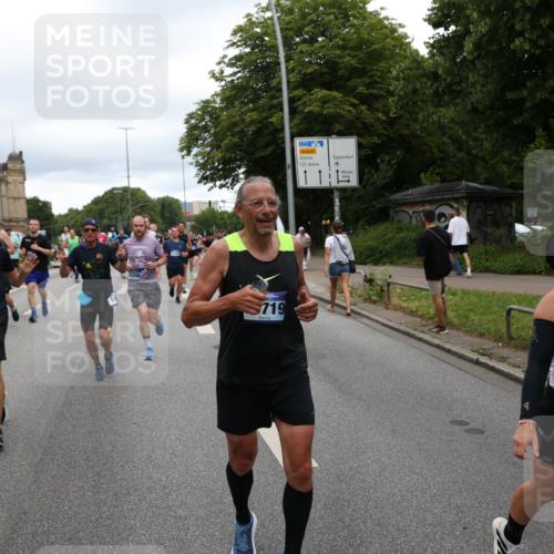 29.06.2025 - hella hamburg halbmarathon Yannick Fuchs http://msf.ph/oto/8314355 29.06.2025 10:50:43 20KM 1485, 1583, 1955, 2034, 2741, 3413, 3435, 3836, 4940, 5033, 5418, 5492, 6399, 6416, 6835, 7716, 8393, 8542, 8652, 8669, 8825, 9488, 9727, 9820, 9884, 9907, 9934, 10133, 10212, 11083, 11212, 11590, 11612, 12014, 12348, 12440, 12523, 12590, 12712, 13394, 13666, 13750, 13863, 14139, 14369, 14408, 14678, 15097, 15145, 15431, 15695, 15712, 15726, 16113, 16257, 16261, 16470, 16634, 16679, 17617, 18208, 18652, 18719, 18899, 19091, 19184 meine-sportfotos.de
