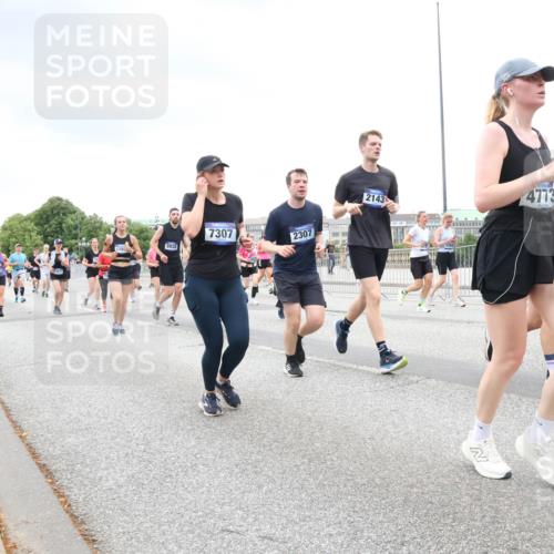 29.06.2025 - hella hamburg halbmarathon Lena Gebhardt http://msf.ph/oto/8314375 29.06.2025 10:56:43 Lombardsbrücke 8939, 7307, 2143, 2307, 4773, 10555, 1047, 1113, 1207, 2143, 2307, 2887, 2915, 2932, 2991, 3348, 3387, 3418, 3438, 3485, 3516, 3517, 3520, 3614, 3675, 3676, 3953, 3987, 4083, 4094, 4118, 4568, 4569, 4773, 5237, 5438, 5589, 5693, 5757, 5911, 5944, 6284, 6348, 6349, 6690, 7090, 7307, 7381, 7416, 7417, 7711, 8108, 8150, 8197, 8517, 8606, 8766, 8939, 8943, 9172, 9210, 9383, 9910, 9948, 9953, 10555, 10569, 10571 meine-sportfotos.de