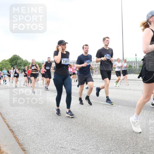 29.06.2025 - hella hamburg halbmarathon Lena Gebhardt http://msf.ph/oto/8314397 29.06.2025 10:56:43 Lombardsbrücke 8939, 7307, 307, 2143, 4713, 10555, 1047, 1113, 1207, 2143, 2307, 2887, 2915, 2932, 2991, 3348, 3387, 3418, 3438, 3485, 3516, 3517, 3520, 3614, 3675, 3676, 3953, 3987, 4083, 4094, 4118, 4568, 4569, 4773, 5237, 5438, 5589, 5693, 5757, 5911, 5944, 6284, 6348, 6349, 6690, 7090, 7307, 7381, 7416, 7417, 7711, 8108, 8150, 8197, 8517, 8606, 8766, 8939, 8943, 9172, 9210, 9383, 9910, 9948, 9953, 10555, 10569, 10571 meine-sportfotos.de