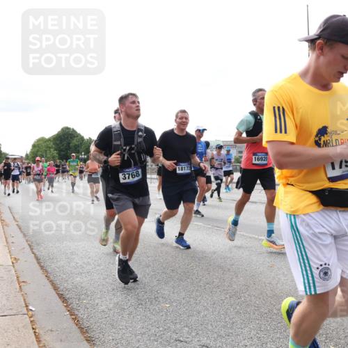 29.06.2025 - hella hamburg halbmarathon Lena Gebhardt http://msf.ph/oto/8314426 29.06.2025 10:22:14 Lombardsbrücke 17696, 3768, 18172, 16920, 1794, 1003, 1158, 1187, 1191, 1250, 1294, 1419, 1598, 1958, 1963, 2009, 2022, 2063, 2172, 2315, 2351, 2353, 2514, 2529, 2744, 3050, 3108, 3172, 3457, 3458, 3511, 3606, 3768, 3910, 3946, 3995, 4046, 4113, 4114, 4131, 4289, 4366, 4556, 4559, 4829, 4969, 4970, 5079, 5641, 5838, 6030, 6048, 6049, 6303, 6307, 6347, 6676, 6805, 6820, 6826, 6881, 6977, 7075, 7097, 7162, 7672, 7794, 8431, 8511, 8855, 8860, 8884, 8954, 8959, 9002, 9062 meine-sportfotos.de