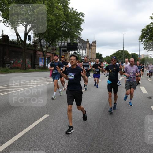 29.06.2025 - hella hamburg halbmarathon Yannick Fuchs http://msf.ph/oto/8314465 29.06.2025 10:50:43 20KM 1485, 1583, 1955, 2034, 2741, 3413, 3435, 3836, 4940, 5033, 5418, 5492, 6399, 6416, 6835, 7716, 8393, 8542, 8652, 8669, 8825, 9488, 9727, 9820, 9884, 9907, 9934, 10133, 10212, 11083, 11212, 11590, 11612, 12014, 12348, 12440, 12523, 12590, 12712, 13394, 13666, 13750, 13863, 14139, 14369, 14408, 14678, 15097, 15145, 15431, 15695, 15712, 15726, 16113, 16257, 16261, 16470, 16634, 16679, 17617, 18208, 18652, 18719, 18899, 19091, 19184 meine-sportfotos.de