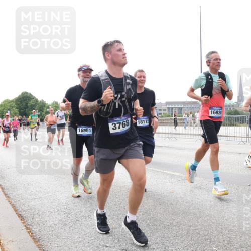 29.06.2025 - hella hamburg halbmarathon Lena Gebhardt http://msf.ph/oto/8314486 29.06.2025 10:22:14 Lombardsbrücke 18661, 3768, 18172, 16920, 3172, 1003, 1158, 1187, 1191, 1250, 1294, 1419, 1598, 1958, 1963, 2009, 2022, 2063, 2172, 2315, 2351, 2353, 2514, 2529, 2744, 3050, 3108, 3172, 3457, 3458, 3511, 3606, 3768, 3910, 3946, 3995, 4046, 4113, 4114, 4131, 4289, 4366, 4556, 4559, 4829, 4969, 4970, 5079, 5641, 5838, 6030, 6048, 6049, 6303, 6307, 6347, 6676, 6805, 6820, 6826, 6881, 6977, 7075, 7097, 7162, 7672, 7794, 8431, 8511, 8855, 8860, 8884, 8954, 8959, 9002, 9062 meine-sportfotos.de