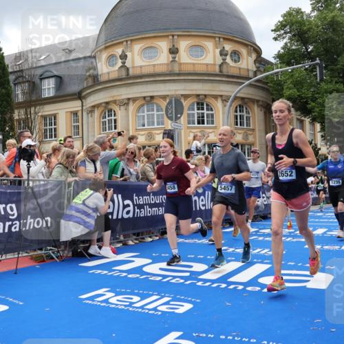 29.06.2025 - hella hamburg halbmarathon Strokosch-Dieckow http://msf.ph/oto/8314515 29.06.2025 10:57:37 Ziel 1239, 1715, 1719, 2236, 2606, 2652, 4502, 5015, 5134, 5457, 5458, 5728, 7833, 10133, 12774, 13245, 13523, 14571, 14951, 15217, 15220, 16418, 17201, 17455, 17769, 17814, 18388, 18508, 18985 meine-sportfotos.de
