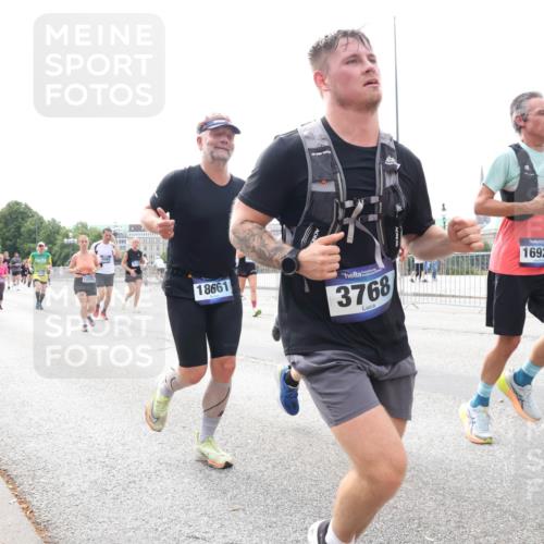 29.06.2025 - hella hamburg halbmarathon Lena Gebhardt http://msf.ph/oto/8314521 29.06.2025 10:22:14 Lombardsbrücke 13255, 8884, 18661, 3768, 16920, 1003, 1158, 1187, 1191, 1250, 1294, 1419, 1598, 1958, 1963, 2009, 2022, 2063, 2172, 2315, 2351, 2353, 2514, 2529, 2744, 3050, 3108, 3172, 3457, 3458, 3511, 3606, 3768, 3910, 3946, 3995, 4046, 4113, 4114, 4131, 4289, 4366, 4556, 4559, 4829, 4969, 4970, 5079, 5641, 5838, 6030, 6048, 6049, 6303, 6307, 6347, 6676, 6805, 6820, 6826, 6881, 6977, 7075, 7097, 7162, 7672, 7794, 8431, 8511, 8855, 8860, 8884, 8954, 8959, 9002, 9062 meine-sportfotos.de