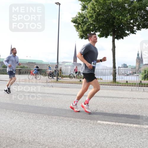 29.06.2025 - hella hamburg halbmarathon Lena Gebhardt http://msf.ph/oto/8314542 29.06.2025 10:12:30 Lombardsbrücke 445, 1062, 1249, 1610, 1785, 1790, 1850, 1851, 1939, 2531, 2661, 2891, 2963, 2964, 3182, 3248, 3262, 3746, 4453, 4499, 4554, 5150, 5166, 5176, 5597, 5598, 6822, 6871, 6966, 7014, 7474, 7907, 8917, 8971, 9253, 9254, 9405, 9705, 10581, 10685, 11025, 11509, 11525, 11581, 12456, 13171, 13566, 13816, 14060, 14196, 14313, 14540, 14863, 14868, 14869, 15012, 15137, 15369, 16379, 16473, 16826, 16911, 16976, 17994, 18178, 18429, 18493, 18655 meine-sportfotos.de