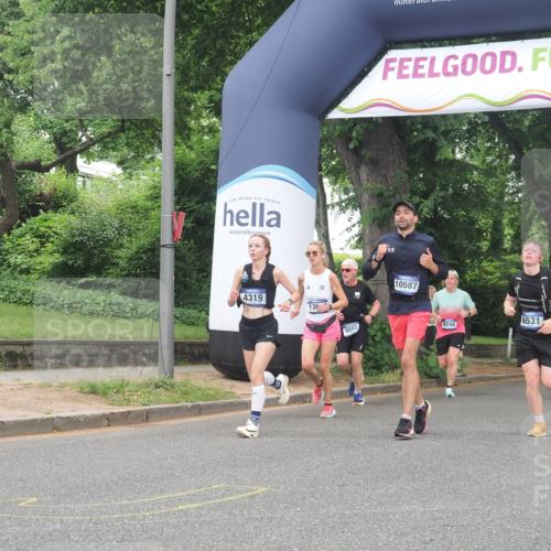 29.06.2025 - hella hamburg halbmarathon KatJ http://msf.ph/oto/8314560 29.06.2025 10:45:12 Zwischen KM18-KM19 4319, 4379, 6531 meine-sportfotos.de