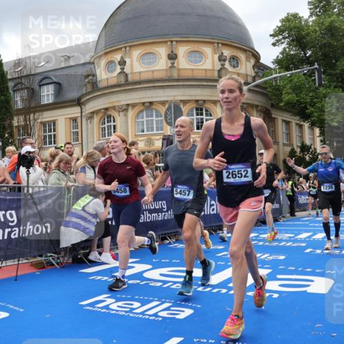 29.06.2025 - hella hamburg halbmarathon Strokosch-Dieckow http://msf.ph/oto/8314574 29.06.2025 10:57:37 Ziel 1239, 1715, 1719, 2236, 2606, 2652, 4502, 5015, 5134, 5457, 5458, 5728, 7833, 10133, 12774, 13245, 13523, 14571, 14951, 15217, 15220, 16418, 17201, 17455, 17769, 17814, 18388, 18508, 18985 meine-sportfotos.de